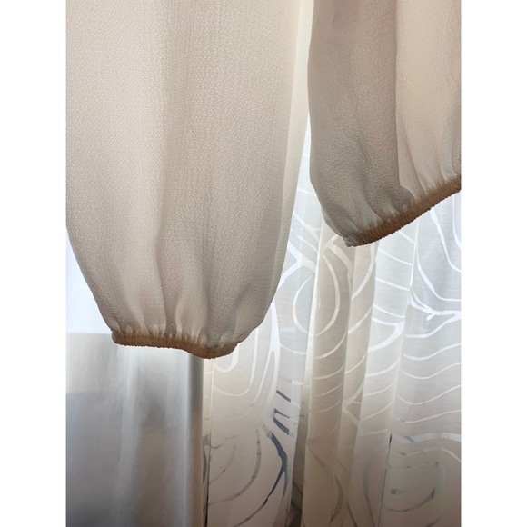 White long sleeve top. - Picture 4 of 4